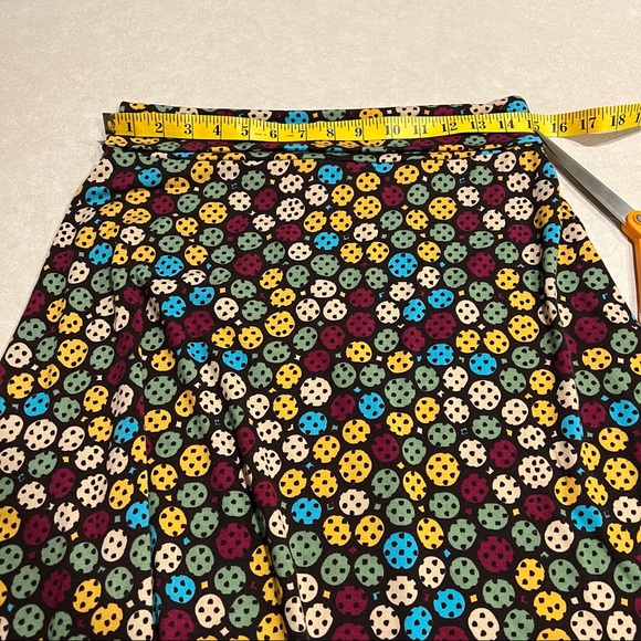 ⭐️ LulaRoe Geometric Multi-Colored Pattern Skirt Size: MEDIUM - Picture 6 of 8